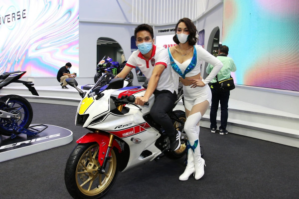 Maskeran Lagi, Aura SPG Bangkok Motor Show Masih Tetap Seksi dan Menggoda
