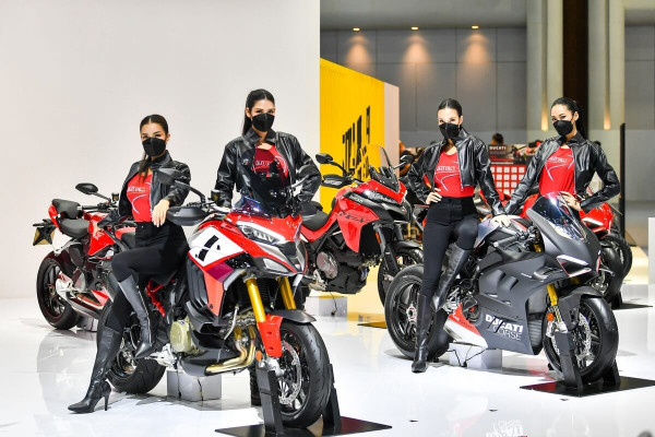 Maskeran Lagi, Aura SPG Bangkok Motor Show Masih Tetap Seksi dan Menggoda