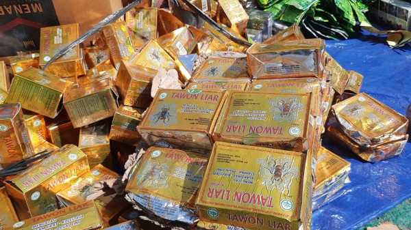 Kejari Bekasi Musnahkan Upal, Rokok Non Cukai hingga Obat Kuat Ilegal