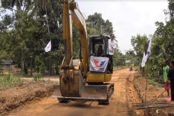 Jalan Rusak di Bangka Cepat Diperbaiki DPW Partai Perindo Babel, Warga: Ini Luar Biasa Sekali