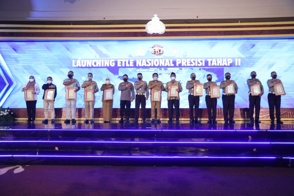 Kapolri Launching ETLE Nasional Presisi Tahap ll di 14 Polda