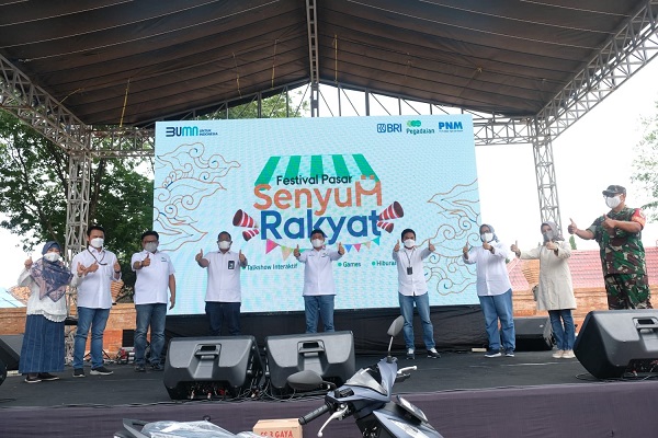 Bantu Pelaku Usaha Umi-UMKM, Pegadaian bersama BRI dan PNM Gelar Festival Pasar Senyum Rakyat