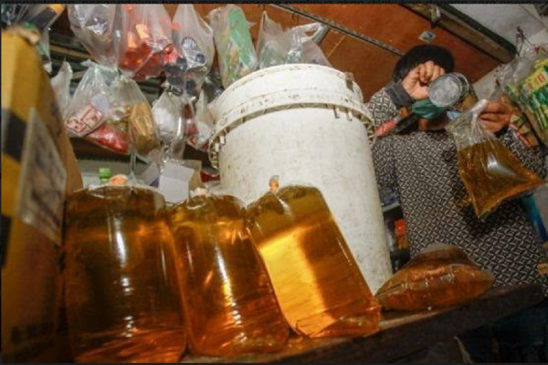 Minyak Goreng Curah Tembus Rp20.000 per Liter, Pedagang Mengeluh