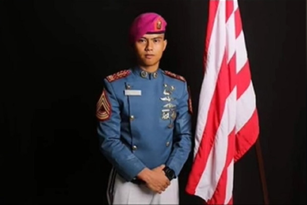 Tangis Jesinta Kekasih Prajurit Marinir Lettu M Ikbal Pecah saat Tunggu Jenazah Pujaan Hati