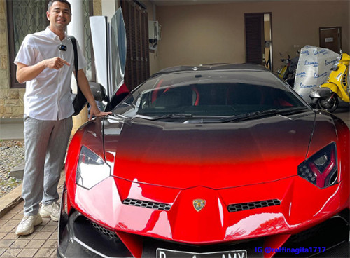 5 Artis Indonesia Hobi Koleksi Mobil Mewah, Nomor Terakhir Masih 25 Tahun