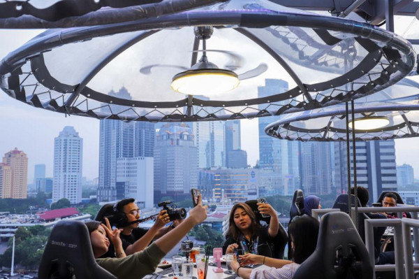 Viral di Jagat Maya, Ini 5 Fakta Unik Restoran Melayang Lounge In The Sky Indonesia