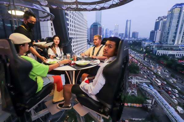Viral di Jagat Maya, Ini 5 Fakta Unik Restoran Melayang Lounge In The Sky Indonesia