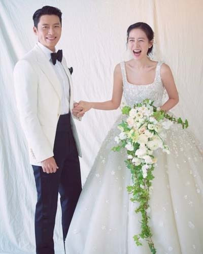 Resmi Jadi Suami Istri, Ini Penampakan Busana Pernikahan Hyun Bin dan Son Ye Jin