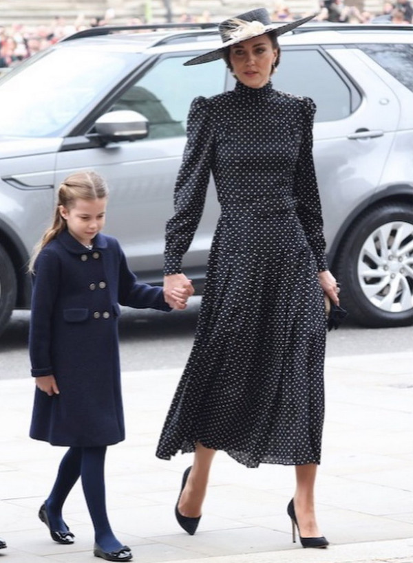 Hadiri Acara Penghormatan Pangeran Philip, Gaya Fashion Kate Middleton Curi Perhatian