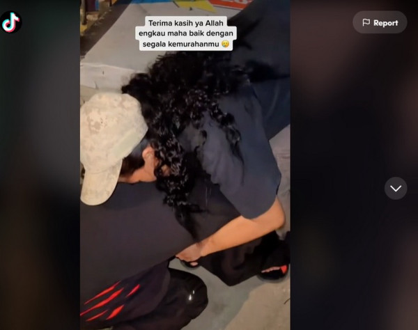 Viral Momen Bertemunya Ibu dan Anak Usai Terpisah 16 Tahun, Begini Kisahnya
