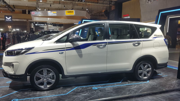 Alasan Kuat Toyota Memperkenalkan Kijang Innova Listrik di IIMS 2022