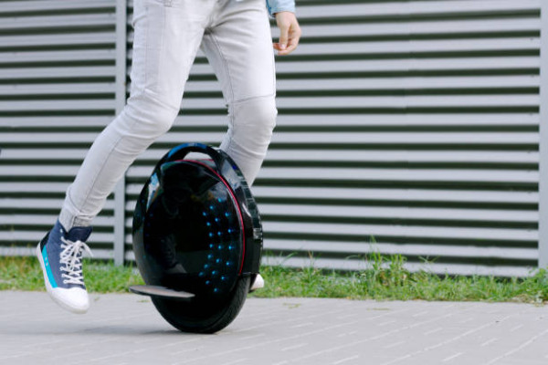 Viral Electric UniCycle, Kendaraan Listrik Roda Tunggal Bisa Masuk MRT