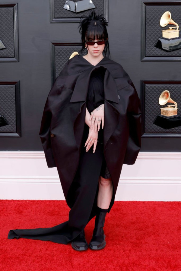 5 Busana Terburuk Grammy Awards 2022, Nomor 3 Disebut Mirip Dinosaurus
