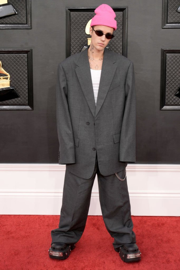 5 Busana Terburuk Grammy Awards 2022, Nomor 3 Disebut Mirip Dinosaurus