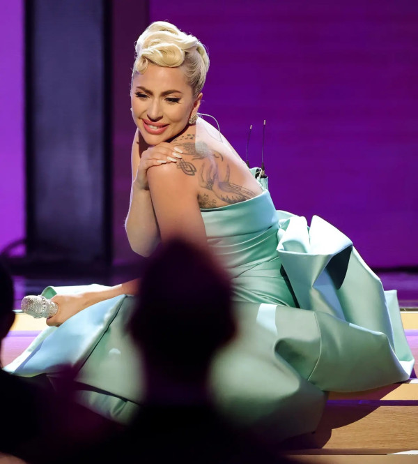 Lady Gaga Nangis di Pinggir Panggung Grammy Awards 2022 Gegara Hal Ini