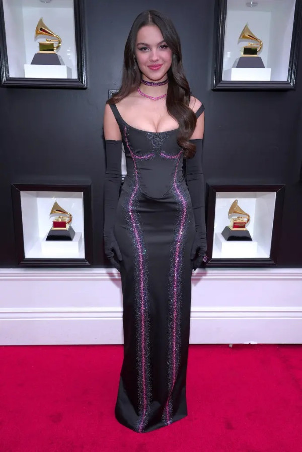 5 Busana Terbaik Grammy Awards 2022, Lil Nas X Berlapis Mutiara