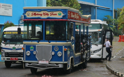 Ngabuburit Seru Keliling Kota Malang Naik Bus Macito