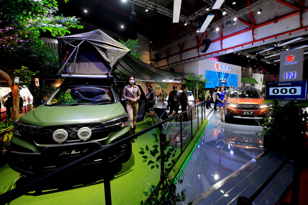 Suka Duka SPG Cantik di IIMS 2022, Berjam-jam Berdiri Pakai High Heels hingga Digoda Pengunjung