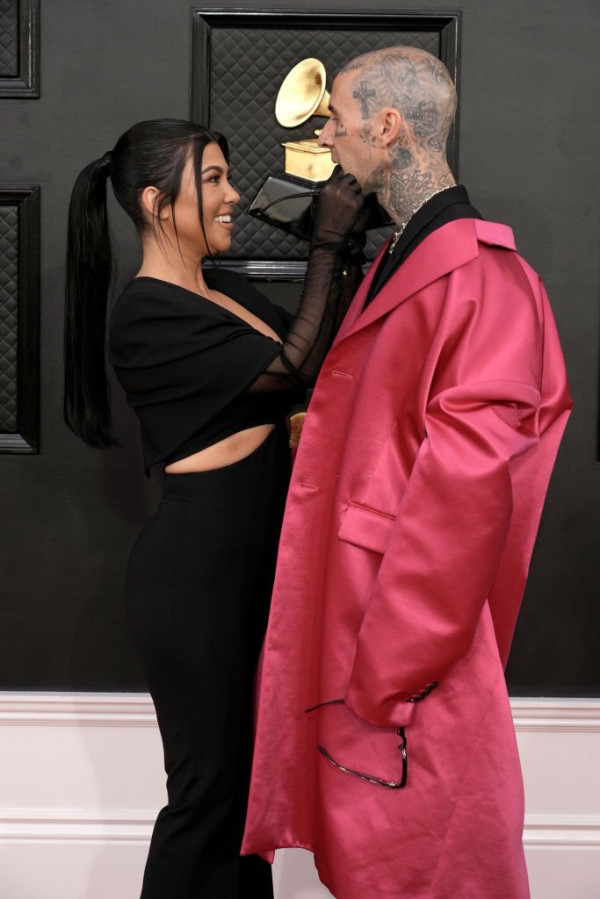 3 Aksi Tak Senonoh Artis di Grammy Awards 2022, Justin Bieber Jadi Sorotan