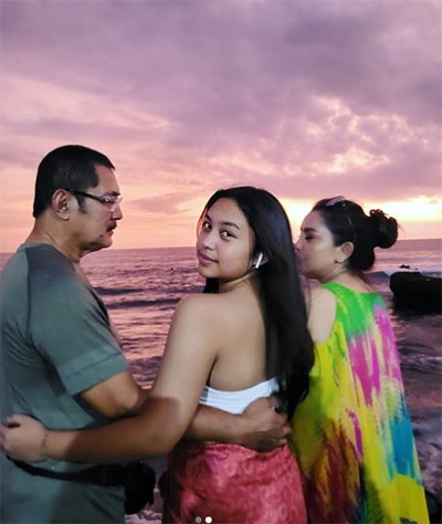 Khirani Trihatmodjo Putri Mayangsari Cantik Pakai Kemben Putih di Hari Ulang Tahun