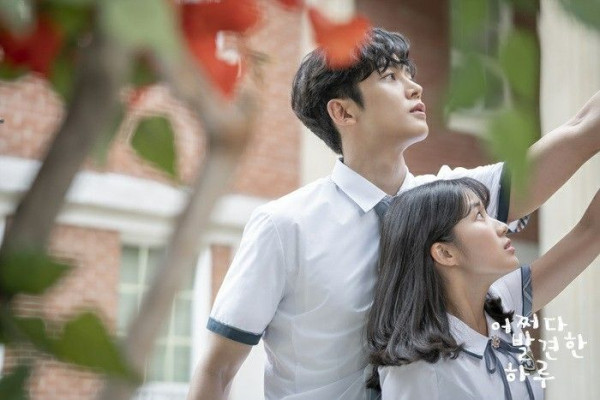 9 Pasangan Drama Korea dengan Perbedaan Tinggi Sangat Jauh