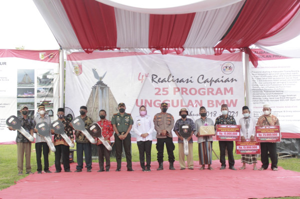 Kunker ke Kecamatan Banjar Margo, Winarti Hibahkan Kitab Suci Al Qur'an dan Program BMW