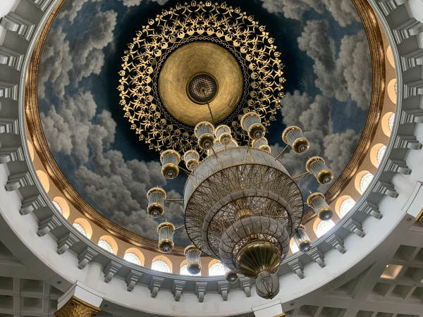 Megahnya Masjid Kubah Emas, Destinasi Wisata Religi di Kota Depok