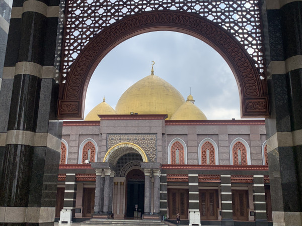 Megahnya Masjid Kubah Emas, Destinasi Wisata Religi di Kota Depok