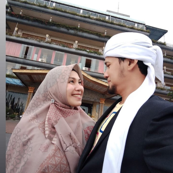 5 Artis Indonesia yang Rujuk Usai Bercerai, Masih Saling Sayang