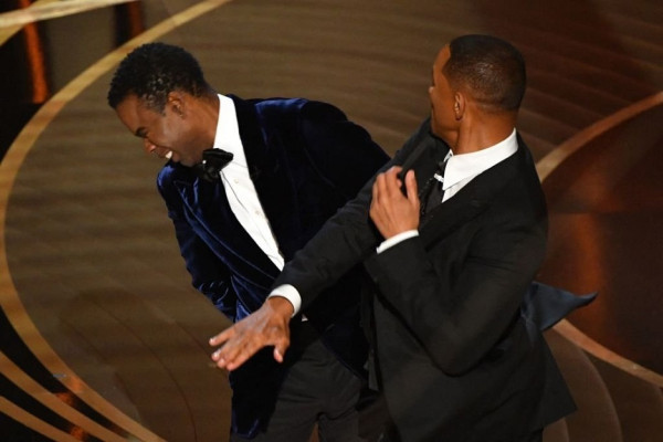Imbas Tampar Chris Rock di Oscar, Penayangan Film Deadshot Will Smith Ditunda