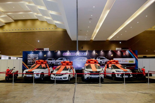Kasih 4 Mobil dan 2 Motor Gratis di IIMS, Danamon dan Adira Finance Raih Rekor MURI