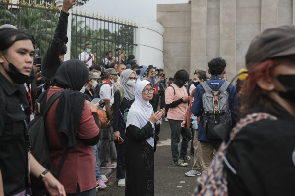 Demo 11 April, Nenek-nenek dari Medan Bikin Riuh Aksi Mahasiswa