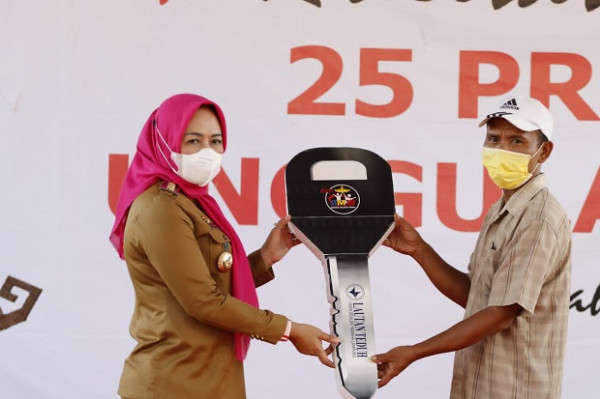 Bupati Winarti Gelar Pasar Murah di Kampung Sumber Sari