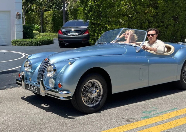 Kasih Hadiah Mobil Klasik Listrik Rp7,1 M buat Anak, Beckham Saingi Kerajaan Inggris