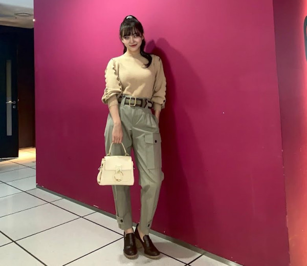 7 Inspirasi Outfit Simpel tapi Kece dari Kim Sejeong 'Business Proposal'