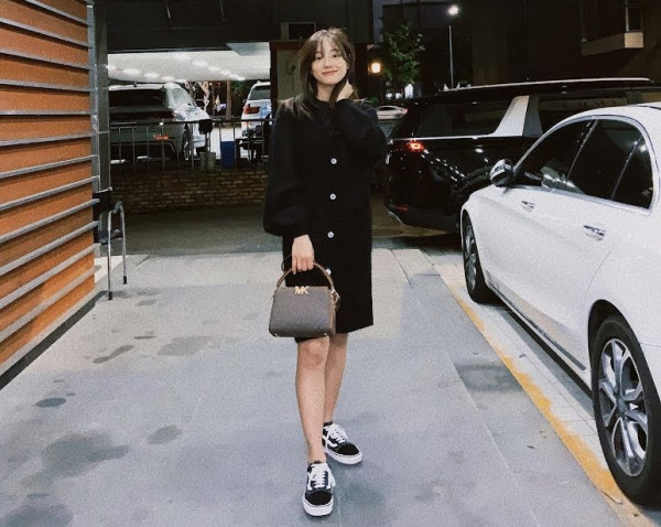 7 Inspirasi Outfit Simpel tapi Kece dari Kim Sejeong 'Business Proposal'