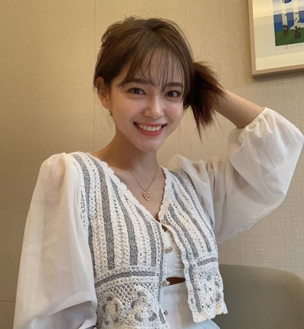 7 Inspirasi Outfit Simpel tapi Kece dari Kim Sejeong 'Business Proposal'