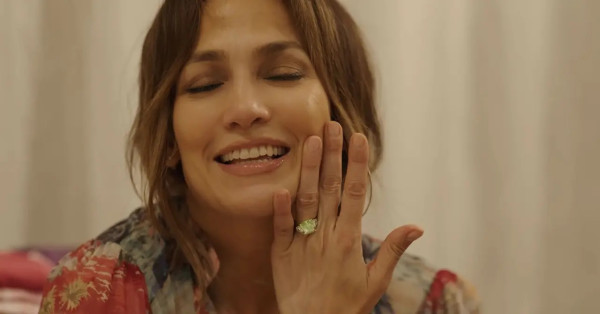 Jennifer Lopez Blak-blakan Dilamar Ben Affleck saat Sedang Mandi di Bathup