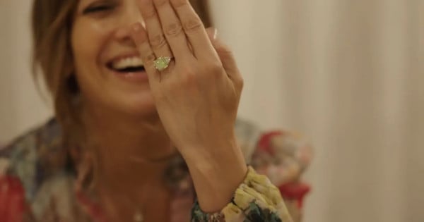 Jennifer Lopez Blak-blakan Dilamar Ben Affleck saat Sedang Mandi di Bathup