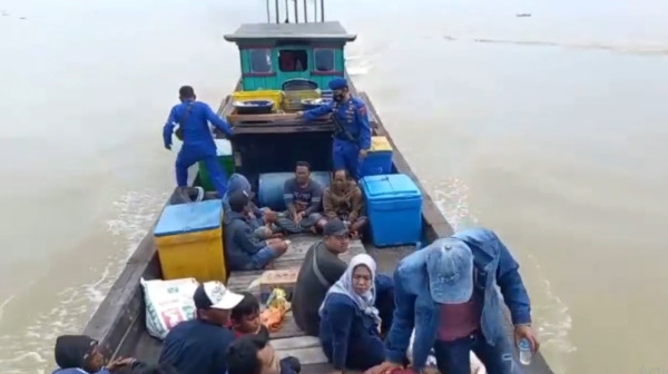 Detik-detik Penangkapan Kapal Nelayan Seludupkan TKI Ilegal dari Malaysia