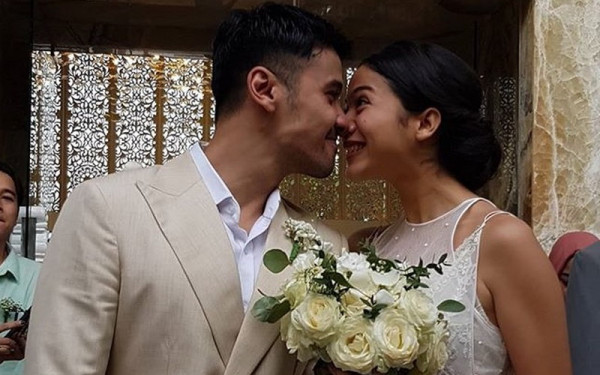 7 Artis Indonesia dan Luar Negeri yang Menikah dengan Penggemarnya, Nomor Terakhir Tak Disangka
