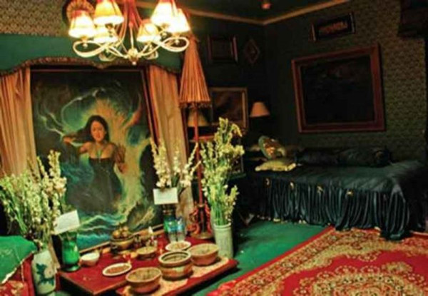 4 Tempat Terkenal di Indonesia Dianggap Angker, Nomor Terakhir Mitologinya Jadi Legenda