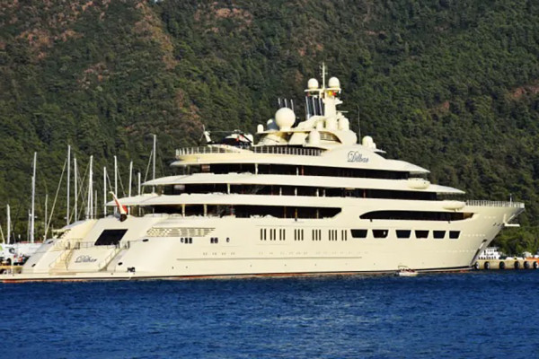Kapal Pesiar Terbesar Seharga Rp10,5 Triliun Direbut Jerman Usai Terkait Miliarder Rusia