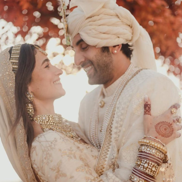 Alia Bhatt Pamer Cincin Kawin Besar usai Dinikahi Ranbir Kapoor