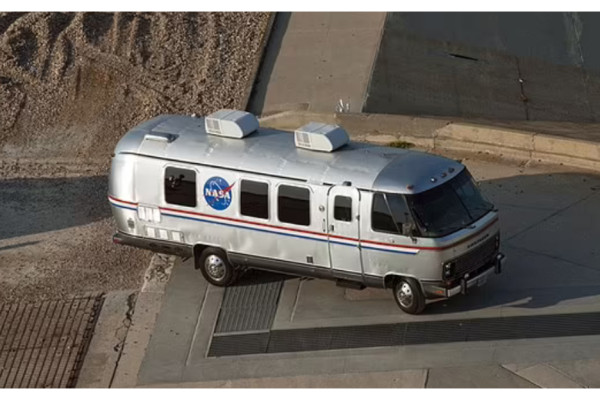 Ini Mobil Futuristik Pengganti Astrovan untuk Bawa Astronot NASA
