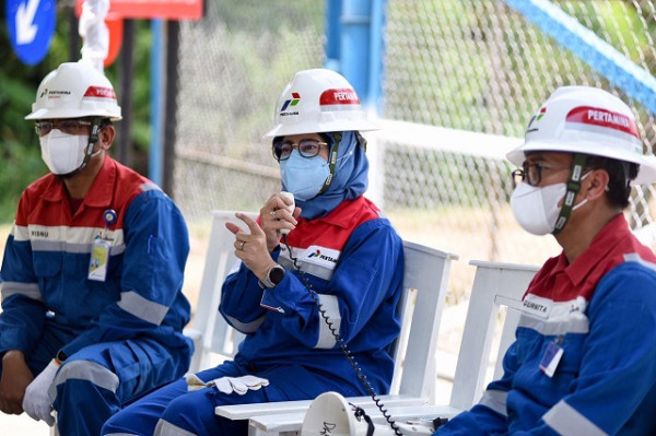 Direktur Keuangan Pertamina Semangati Pekerja dan Beri Bantuan untuk Panti Asuhan di Indramayu