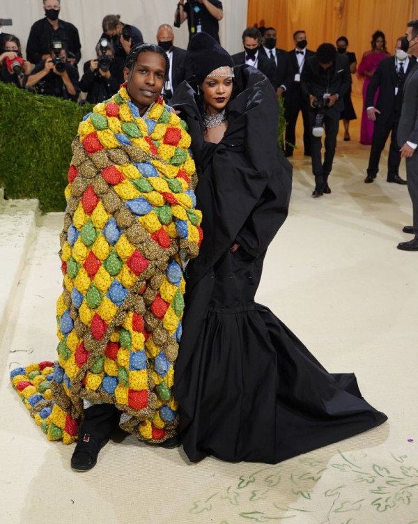 Amina Muaddi Diduga Jadi Penyebab Putusnya Rihanna dan Asap Rocky
