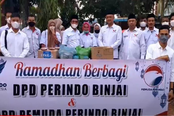Warga Sambut Antusias Pembagian Takjil Ramadhan dari DPD Perindo Binjai