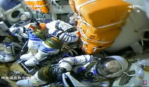 Kapsul Shenzhou 13 Tiba di Bumi, 3 Taikonot China Torehkan Rekor 6 Bulan Tinggal di Orbit
