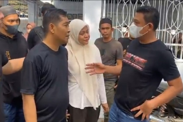 Garang Otaki Penembakan karena Selingkuh, Kasatpol PP Kota Makassar Main Drama Gandeng Istri saat Ditangkap